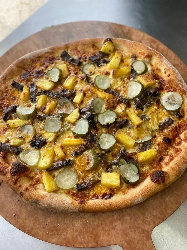 Chef Rob&apos;s Side Hustle Pizza Truck